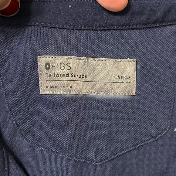 Figs Tailored Sleeveless Scrub Top 1/4 Button - Picture 7 of 7